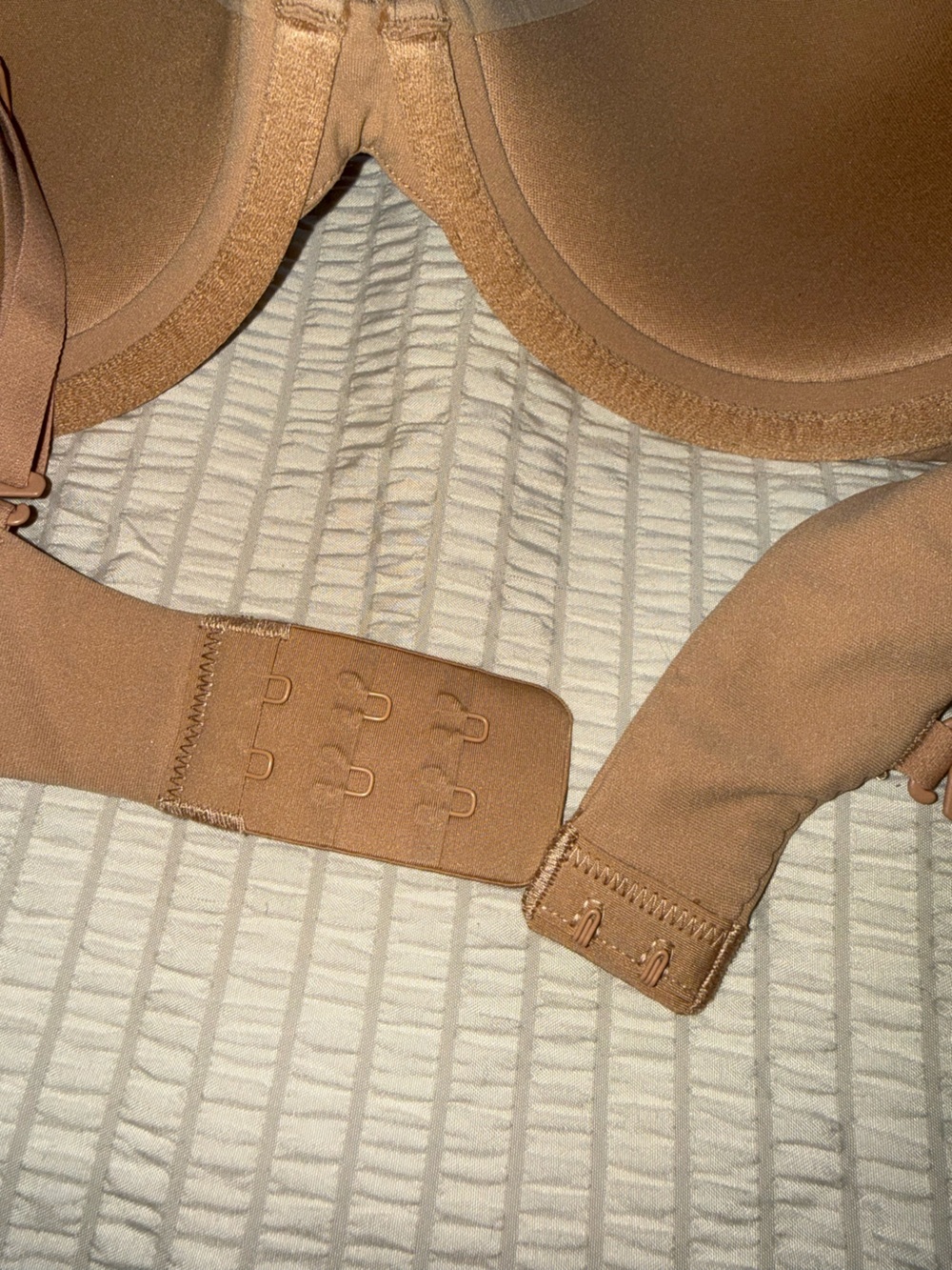SOLD!! 🛑SKIMS Smooth Nude Plunge Push up Bra 36B - Picture 4 of 4